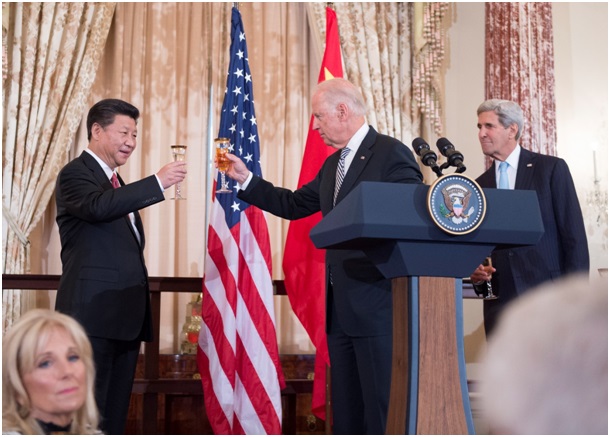 Joe Biden brinda al Presidente cinese Xi Jinping in occasione di un pranzo di Stato nel settembre 2015